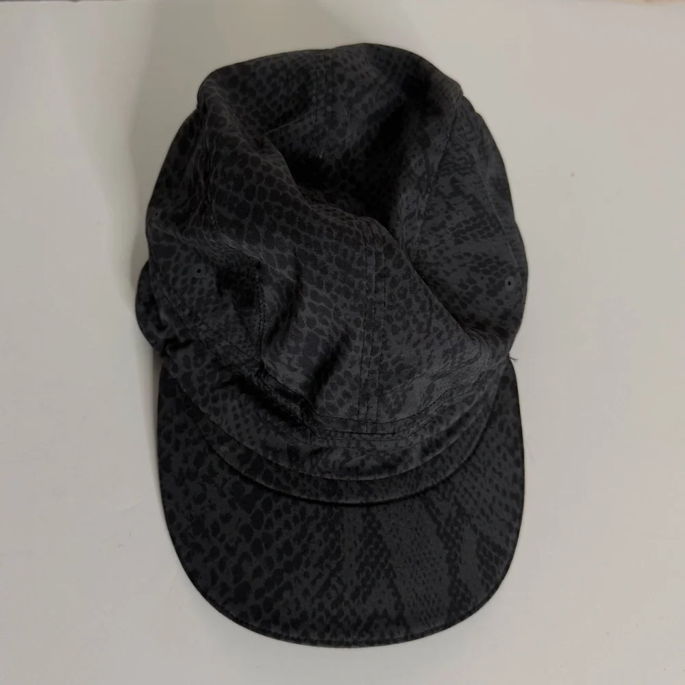 Lululemon Black Patterned Cap
